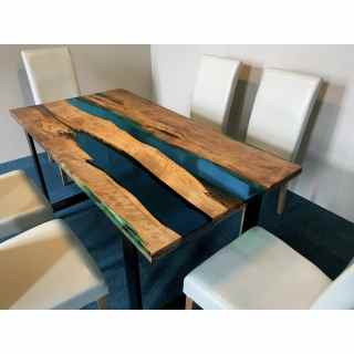 Großer Esstisch aus Holz und Epoxidharz